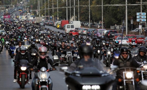 Мотористите закриха сезона с шествие в София