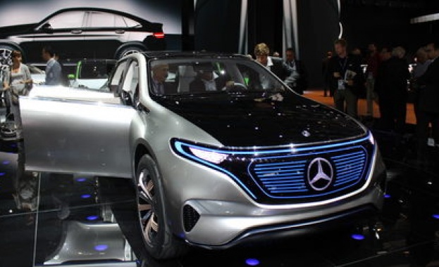 "Мерцедес" пое твърдо в електрическа посока