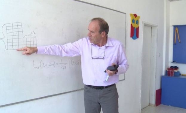 Учител и ученик от Кърджали направиха пробив в световната математика