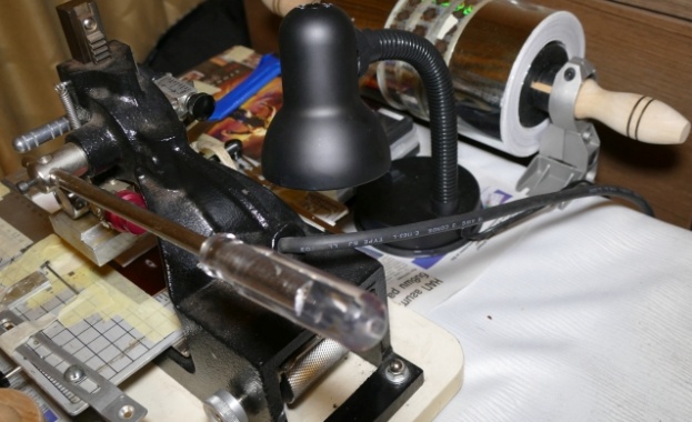 Разбиха голяма печатница за фалшиви евробанкноти (обновена)