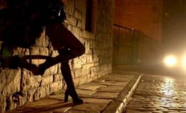 Разбиха престъпна група за склоняване на жени към проституция в