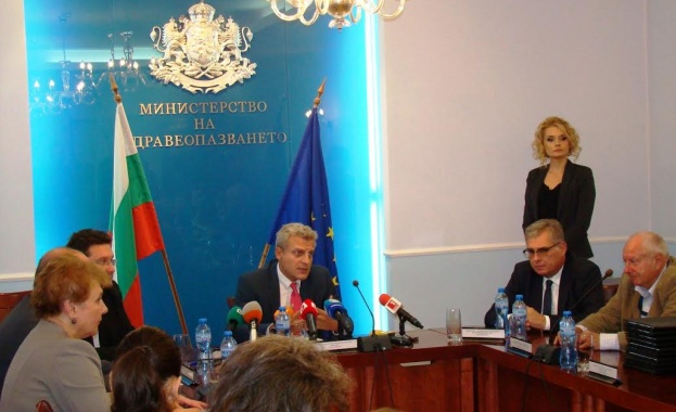 Вдигат минималните заплати на медиците