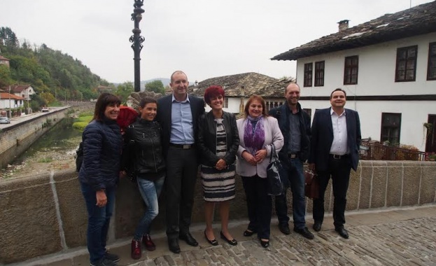 Габрово, Трявна и Дряново застанаха зад ген. Радев