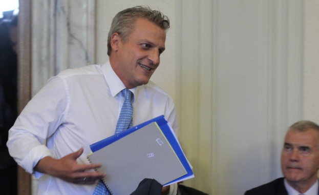 Улесняват родителите при кандидатстване за лечение на деца в чужбина