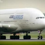 Най-големият пътнически самолет в света каца в София