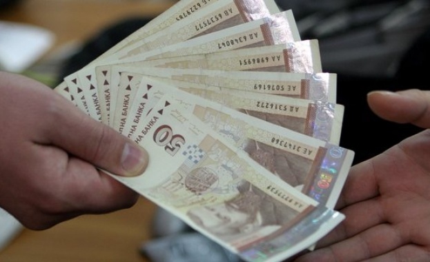 Държавата губи по 400 млн. лв. годишно от заплатите в плик
