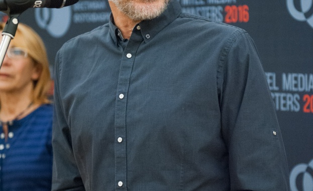 Световноизвестният фотограф Ървин Олаф ще заснеме първия си пълнометражен филм