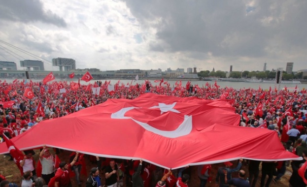 Над 35 хил. души са били арестувани при разследването на опита за преврат в Турция 