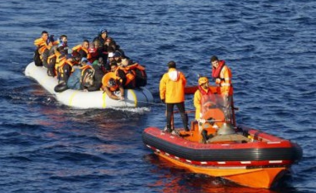 Близо 5000 мигранти са спасени край Сицилия за два дни