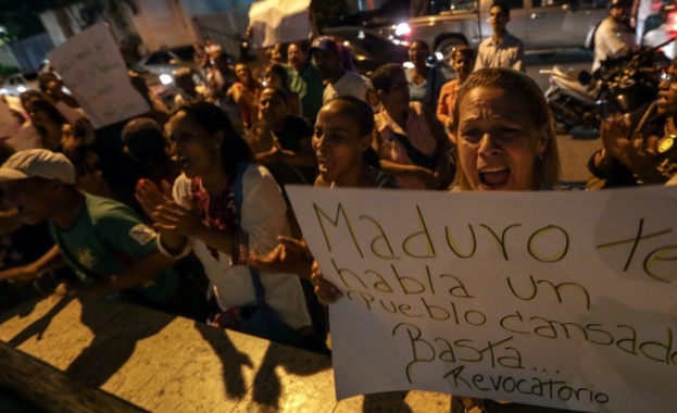 Във Венецуела хиляди настояват за оставката на президента