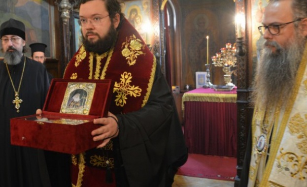 Цяла нощ бдение пред мощите на Св. Лука