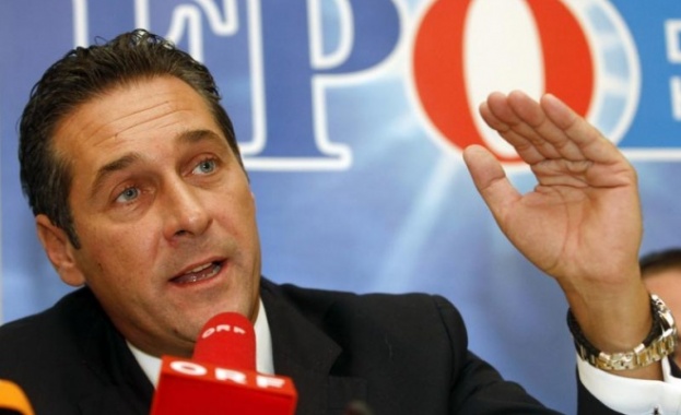 Меркел - "най-опасната жена в Европа", убеден австрийски партиен лидер