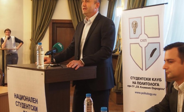 Ген. Радев пред студенти: Не се притеснявайте да имате смела позиция, да искате и да променяте