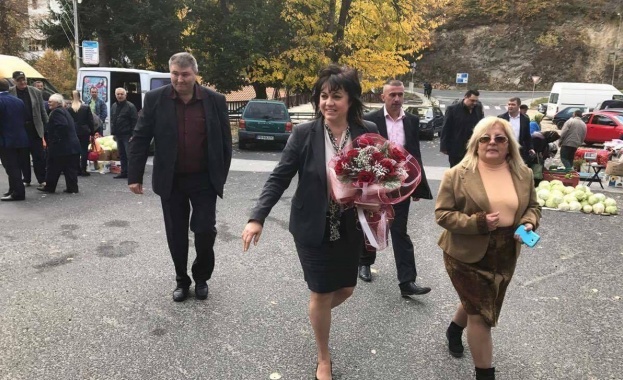 Корнелия Нинова: Борисов е зависим човек и съди за другите по себе си