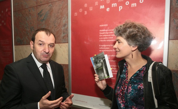 До 4 декември се возим в метрото с 10 български и полски поети