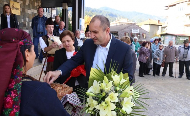  Румен Радев: Защо управляващите и Борисов не защитават интересите на страната ни и одобряват подписването на споразумението с Канада?