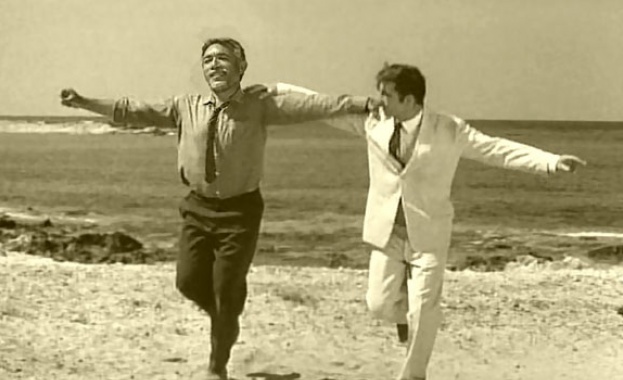 Колко просто и скромно нещо е щастието: чаша вино, печени кестени, звукът на морето...