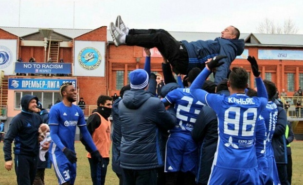 Станимир Стоилов изведе своя клуб Астана до трета поредна титла на Казахстан