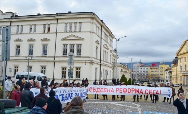 Инициатива Правосъдие за всеки разпространи в медиите официалната си позици