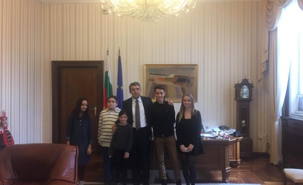 Малките репортери на БНТ разговарят с президента Росен Плевнелиев