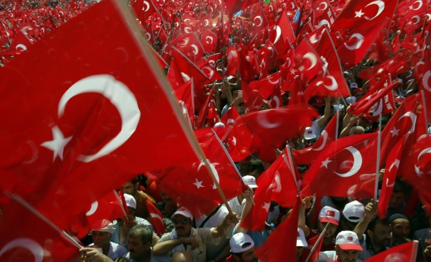 Протестният поход срещу Ердоган се разраства
