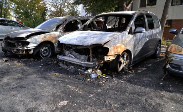 Три автомобила горяха в Бургас