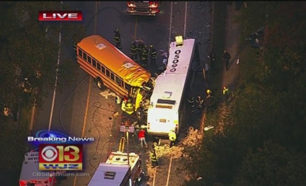 Шестима загинали при катастрофа на ученически автобус с пътнически автобус в САЩ