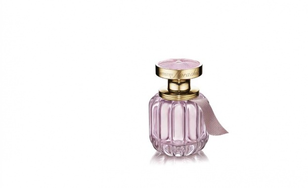 Парфюмът Artistry flora chi е новото попълнение в портфолиото на високия клас козметика Artistry™
