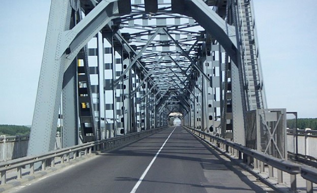 ТИР-ове затвориха достъпа от и към ГКПП „Дунав мост" при Русе