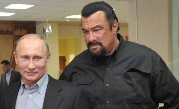 Владимир Путин даде руско гражданство на Стивън Сегал