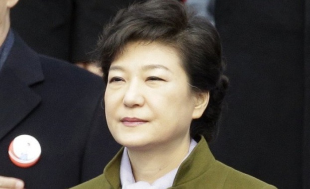 Десетки хиляди поискаха оставката на президента на Южна Корея