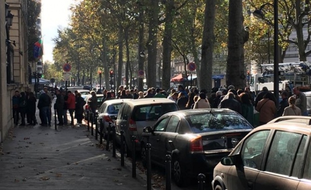 В Париж чакат по 2 часа, за да гласуват  