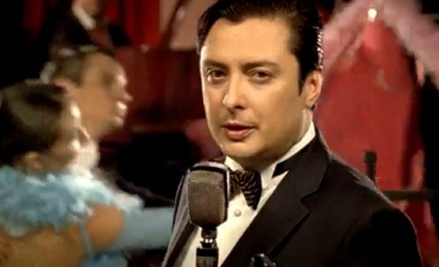 Васил Петров пее за Коледа в НДК