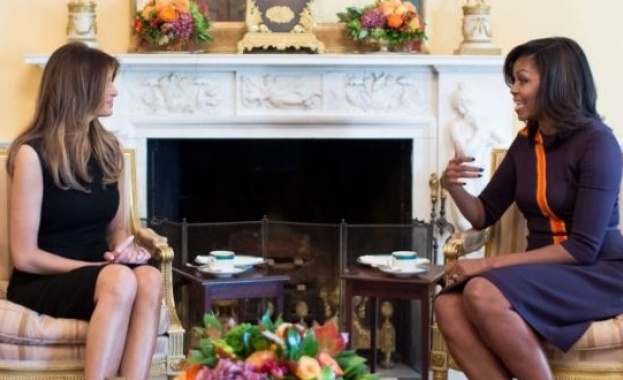 Мишел Обама и Мелания Тръмп се запознаха, пиха чай в Белия дом