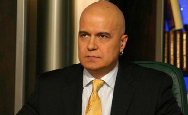 Защо са ни военни самолети с които да убиваме а