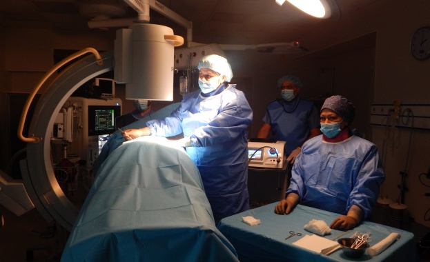 Нова миниинвазивна интервенция за лечение на болката бе приложена в МБАЛ „Уни Хоспитал“