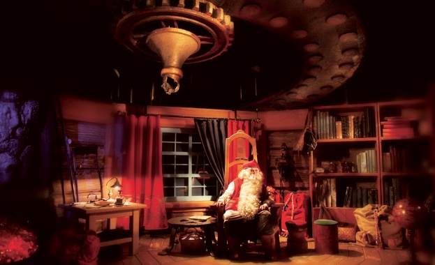 Дядо Коледа посреща малките репортери на БНТ в дома си в Лаплания