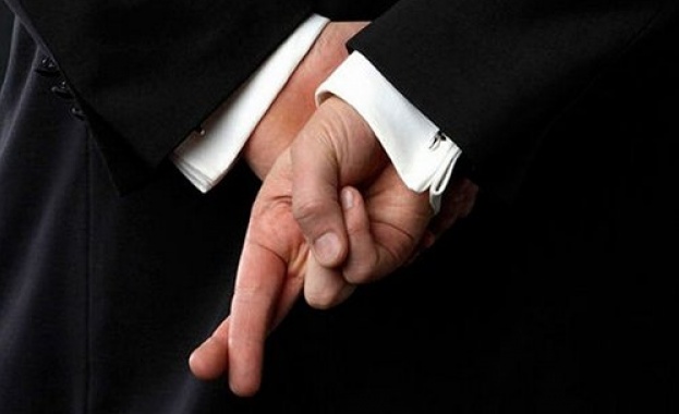 Който е разбрал за една тайна, той вече е научил половината от нея...