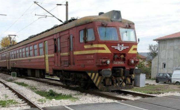 12-годишно момче с опасност за живота след селфи върху влак