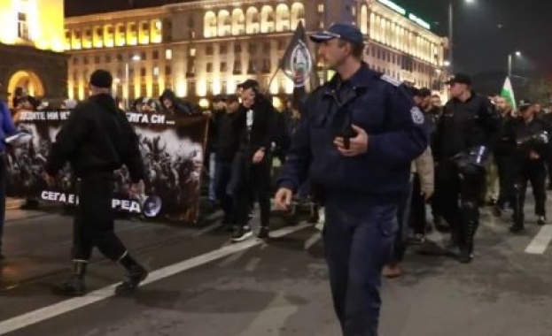 Две шествия срещу мигранти блокират София днес