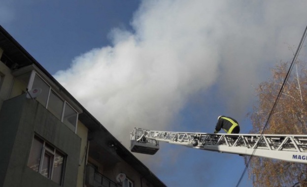 Евакуираха блок в Благоевград заради пожар