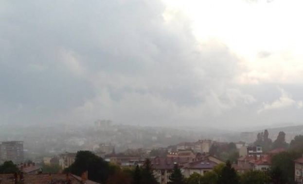 Утре ще бъде облачно и мъгливо