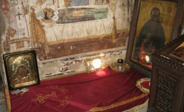 Мощи на св. Климент Охридски пристигат в България