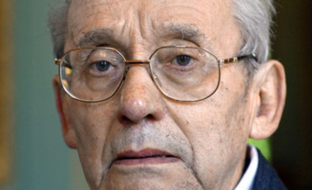 Стремя се да позная самия себе си, овладявайки смисъла на думите на всички хора