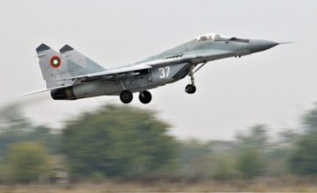Руски самолети удариха райони в Сирия близо до турската граница 
