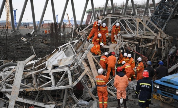 40 души са загинали при срутване на платформа в Китай