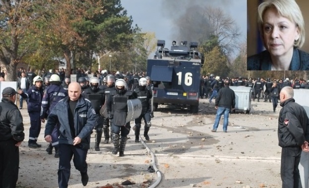 Шефката на Агенция "Бежанци": Аз ще преговарям с бежанците, няма да подавам оставка