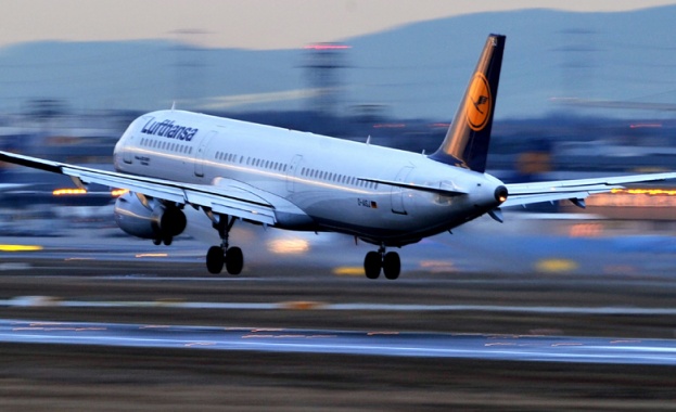 Германската авиокомпания Луфтханза съобщи че спира за една седмица полетите