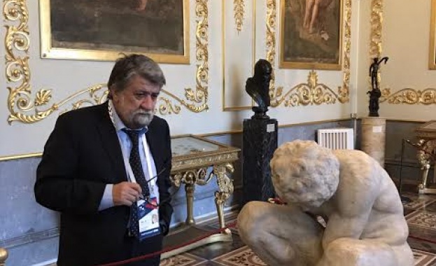 В Санкт Петербург поздравиха министър Вежди Рашидов за постиженията на българската култура