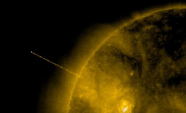 Уфолози видяха за пореден път НЛО, което се зарежда от Слънцето